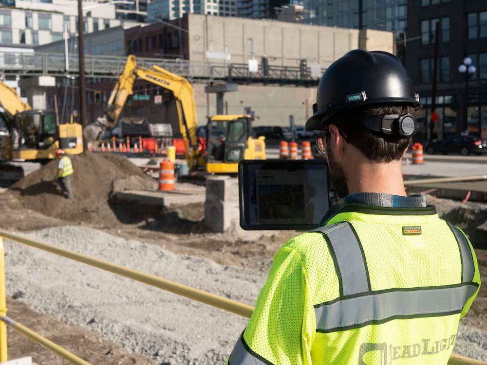Daily construction journal technology, Fieldbook, helps inspectors deliver more quickly and reduce claims. Inspector using Fieldbook on the jobsite.
